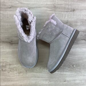 🍁 UGG 🍁 Women's Classic UGG Gem Mini
light gray Suede Boots